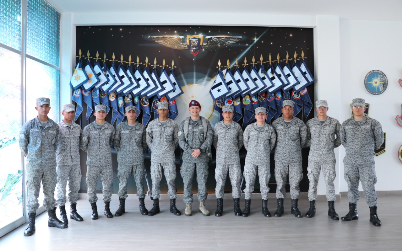 Con honores se licenciaron 10 soldados del Comando Aéreo de Transporte Militar