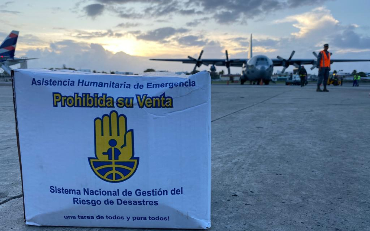 Tras emergencia por fuertes lluvias, Fuerza Aérea transporta ayudas humanitarias a San Andrés