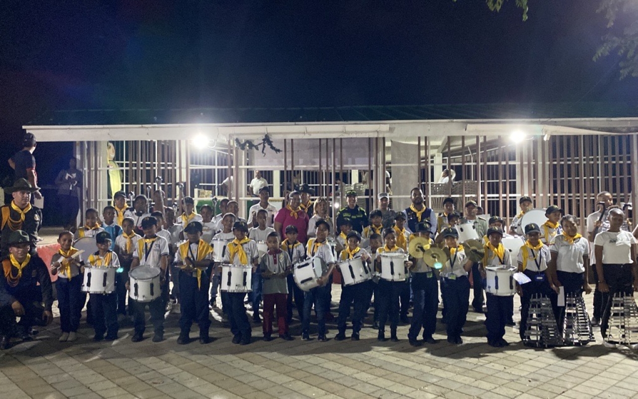 Entrega de instrumentos a agrupación “Carabineritos San Andrés” de la Policía Nacional