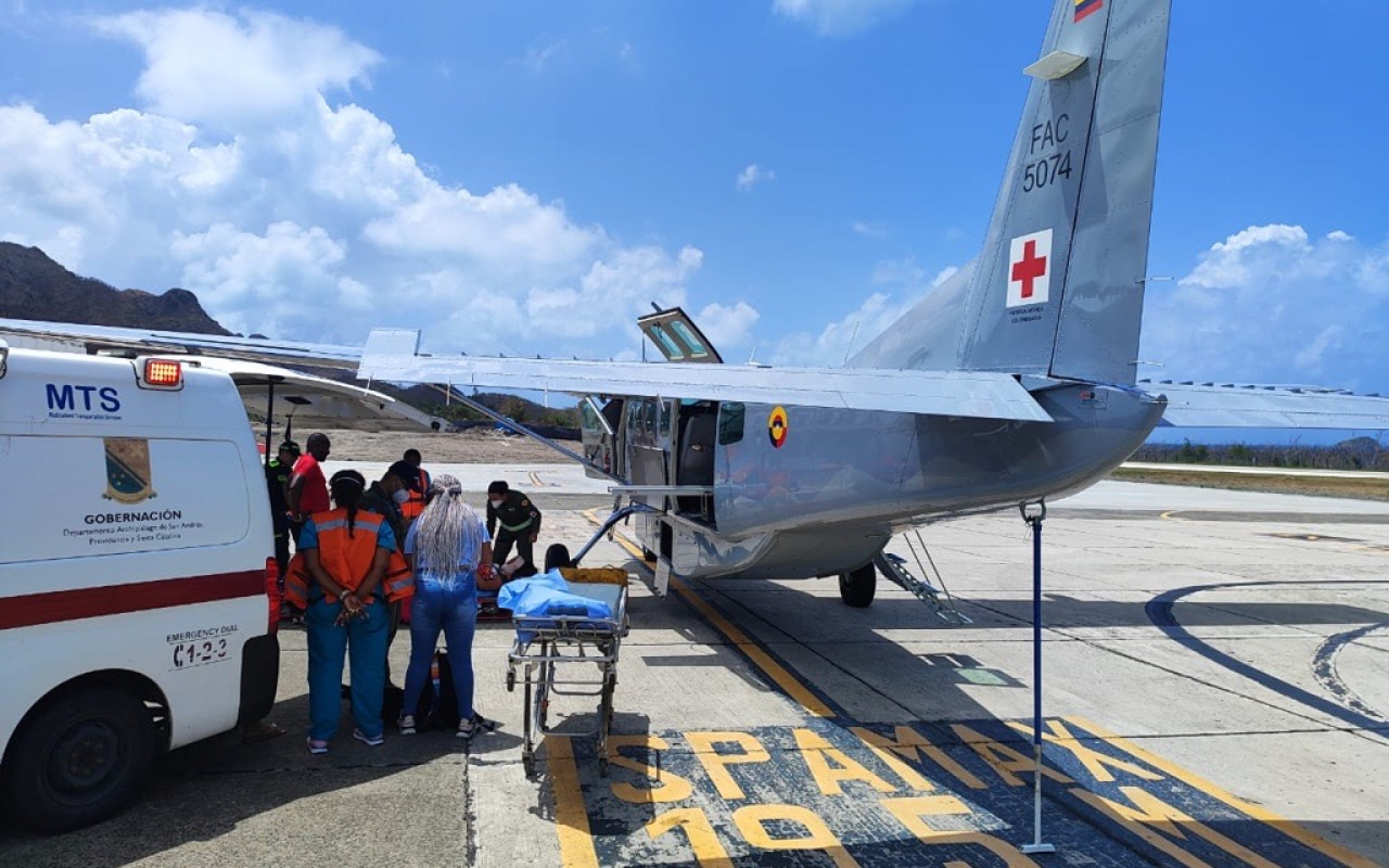  Traslado aeromédico de dos mujeres con complicaciones en su salud desde Providencia 