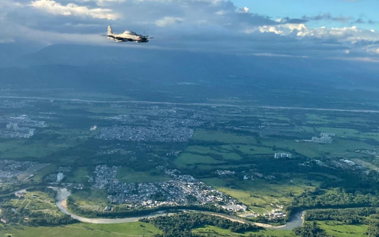 Operaciones de vigilancia y reconocimiento aéreo del  CACOM 2 le permiten a los colombianos tener un viaje seguro