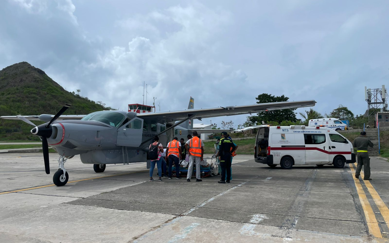  Evacuación aeromédica en la isla de Providencia hacia San Andrés por su Fuerza Aérea