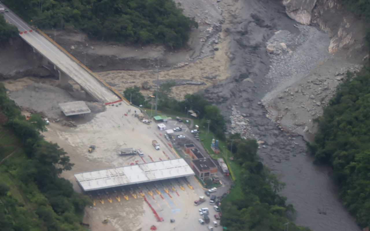 Monitoreo a zona de la avalancha en Quetame es realizado por aeronaves de la Fuerza Aérea 