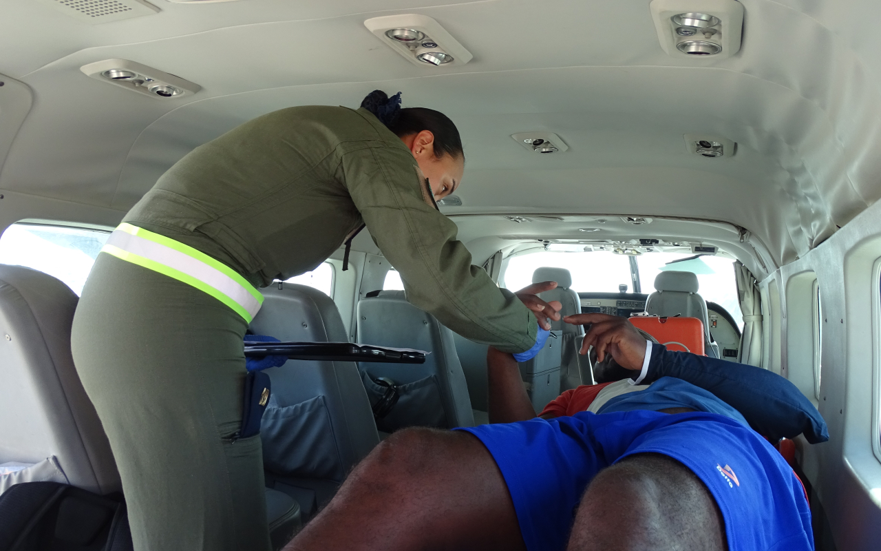 Hombre fue trasladado desde Providencia en una aeronave Caravan C208-B