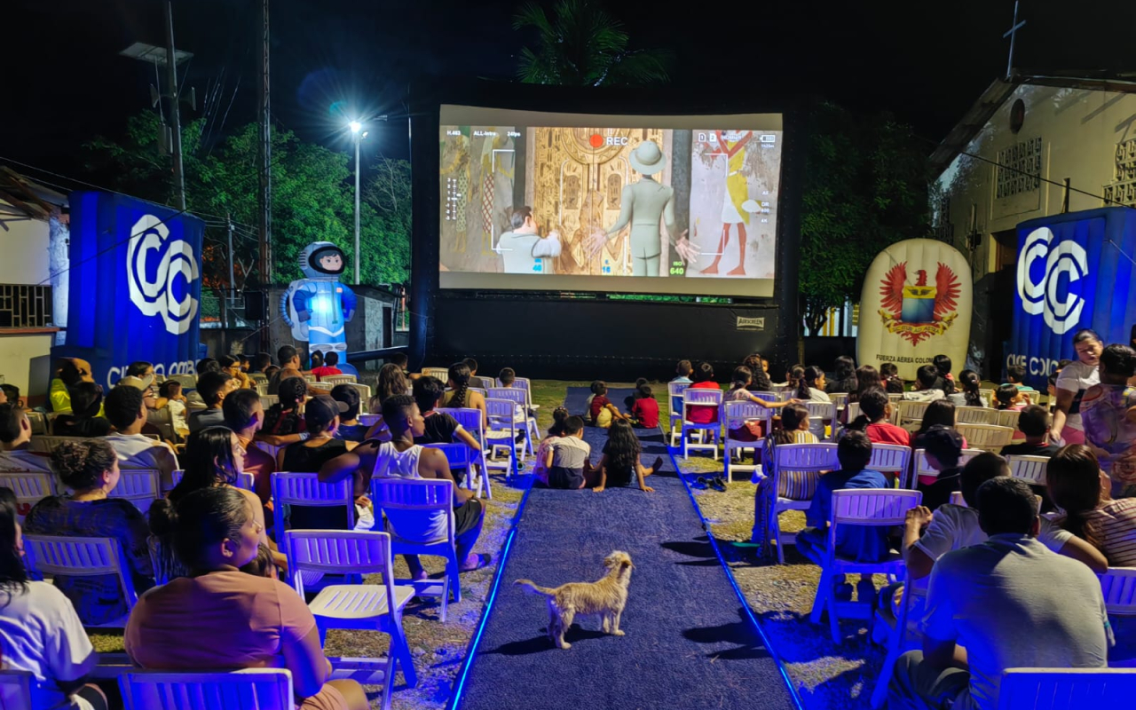 La magia del cine llega a veredas del centro del país, gracias a la Ruta 90 y su Fuerza Aérea