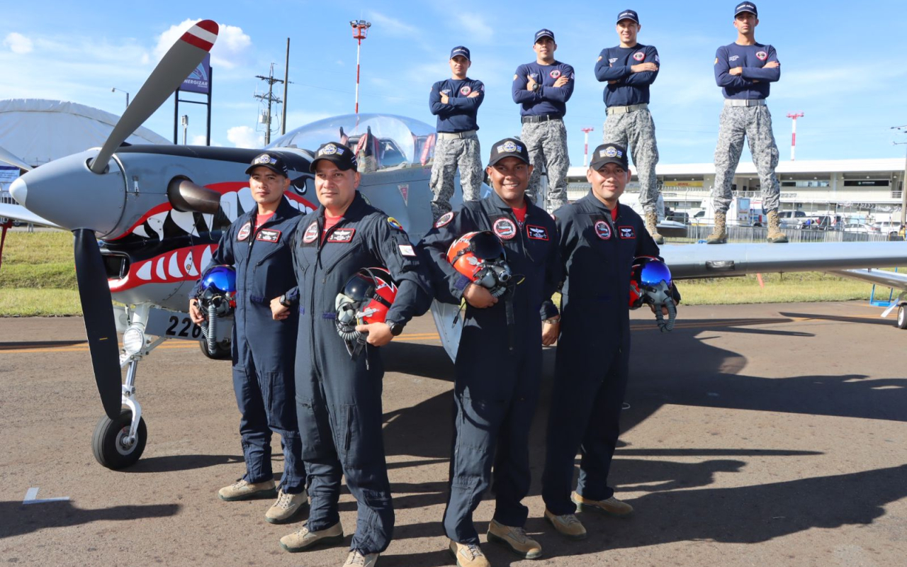 Con disciplina y destreza la escuadrilla Tucano se presenta en la F-Air Colombia 2023