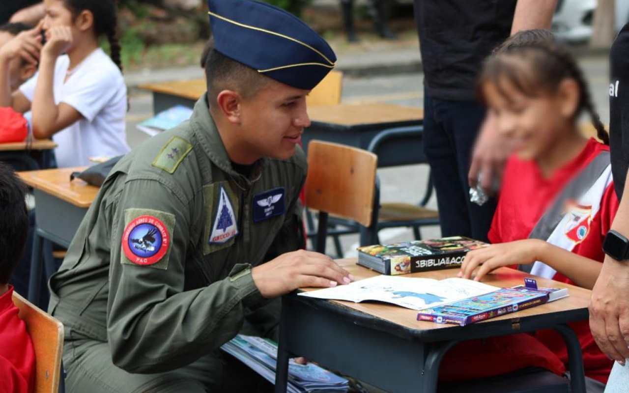 Incentivar la educación en los niños y niñas de La Dorada, Caldas es un propósito de su Fuerza Aérea Colombiana