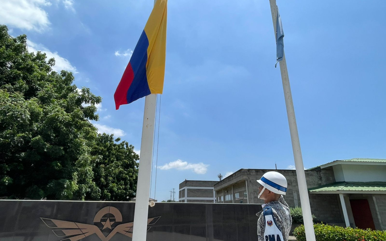 Con banderas a media asta se conmemora el “Día de los Héroes de la Nación y sus Familias”