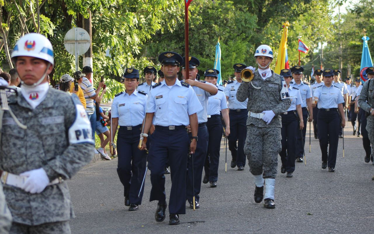 Dos municipios del Magdalena Centro engalanaron sus calles con desfile militar este 20 de julio