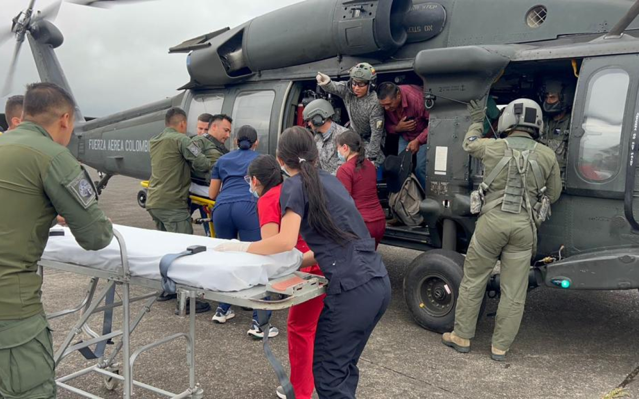 Helicóptero brinda asistencia humanitaria en Meta 