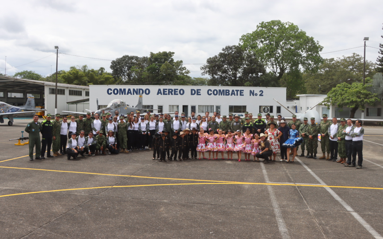 Integrantes del CAEM Y CIDENAL conocen las capacidades distintivas del CACOM 2