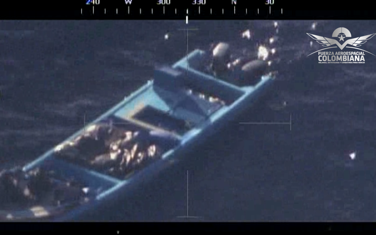 Embarcación al servicio del narcotráfico fue interceptada en el océano pacífico