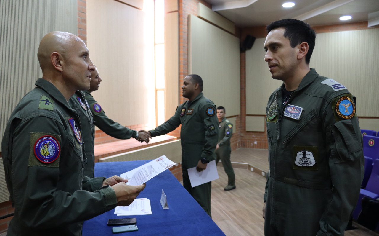 Por primera vez fuerzas aéreas de otros países se capacitan como instructores de vuelo en la Base Aérea Marco Fidel Suárez