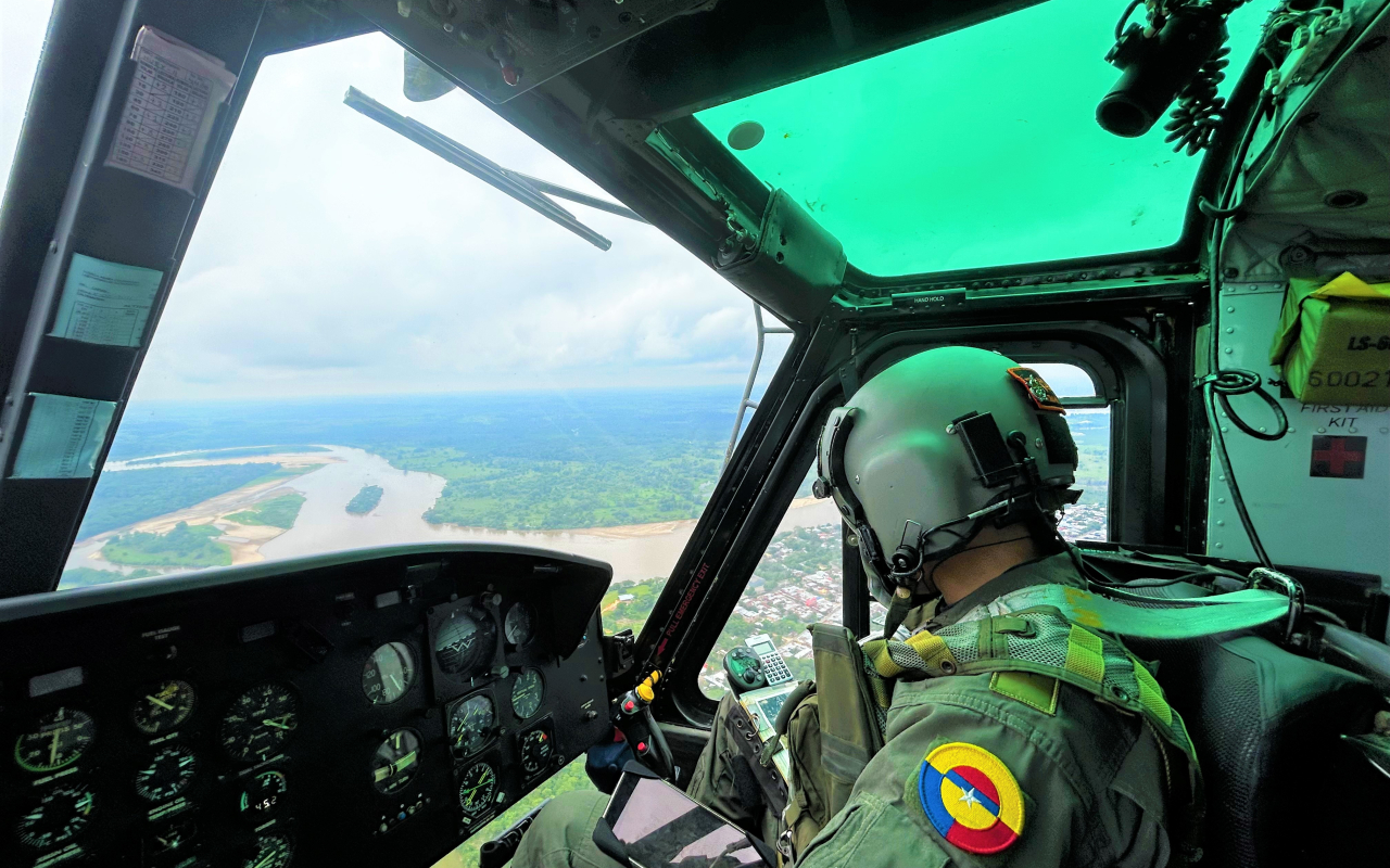 Aeronaves de su Fuerza Aeroespacial sobrevuelan el suroriente colombiano