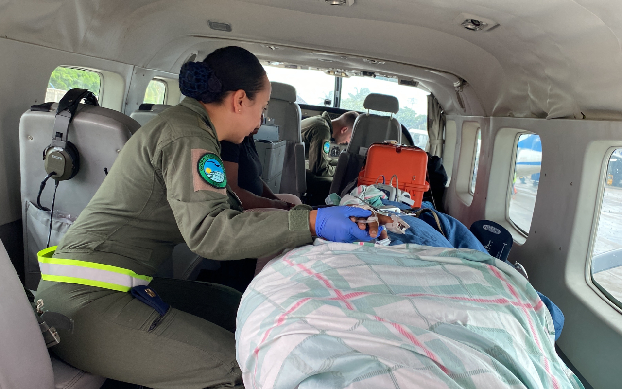 Misión de traslado aeromédico a paciente de Providencia