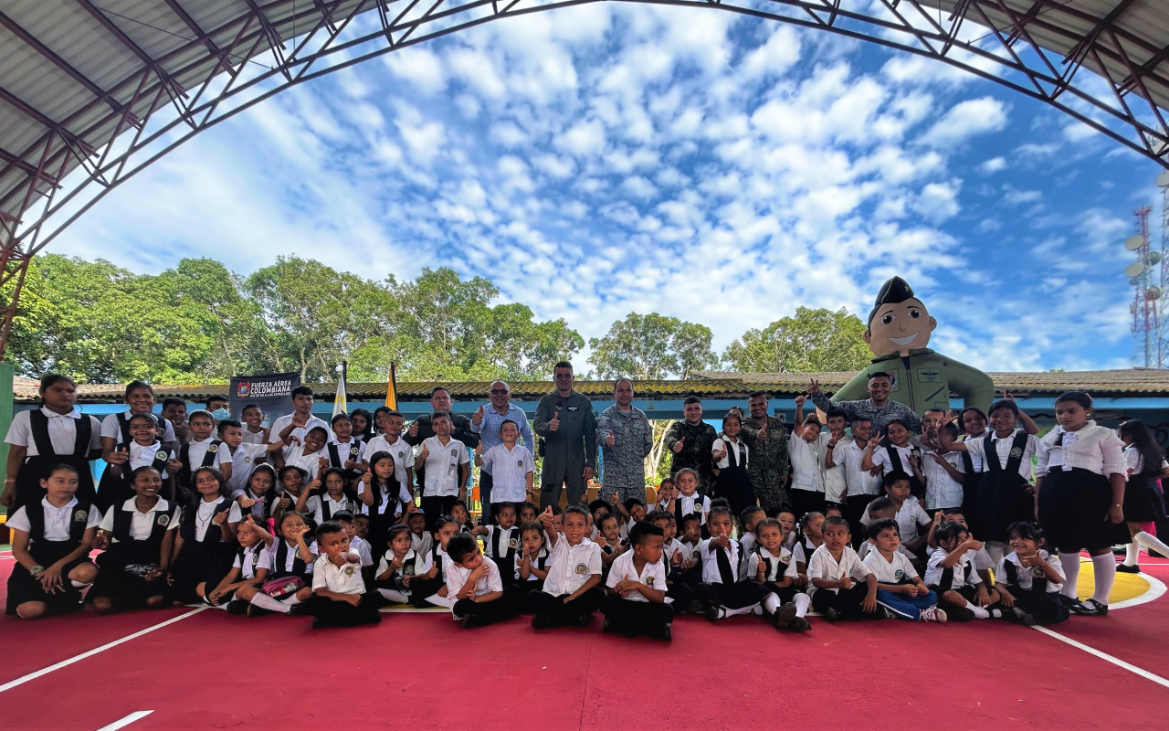 Institución Educativa de Solano inaugura polideportivo gracias  a la gestión de su Fuerza Aeroespacial
