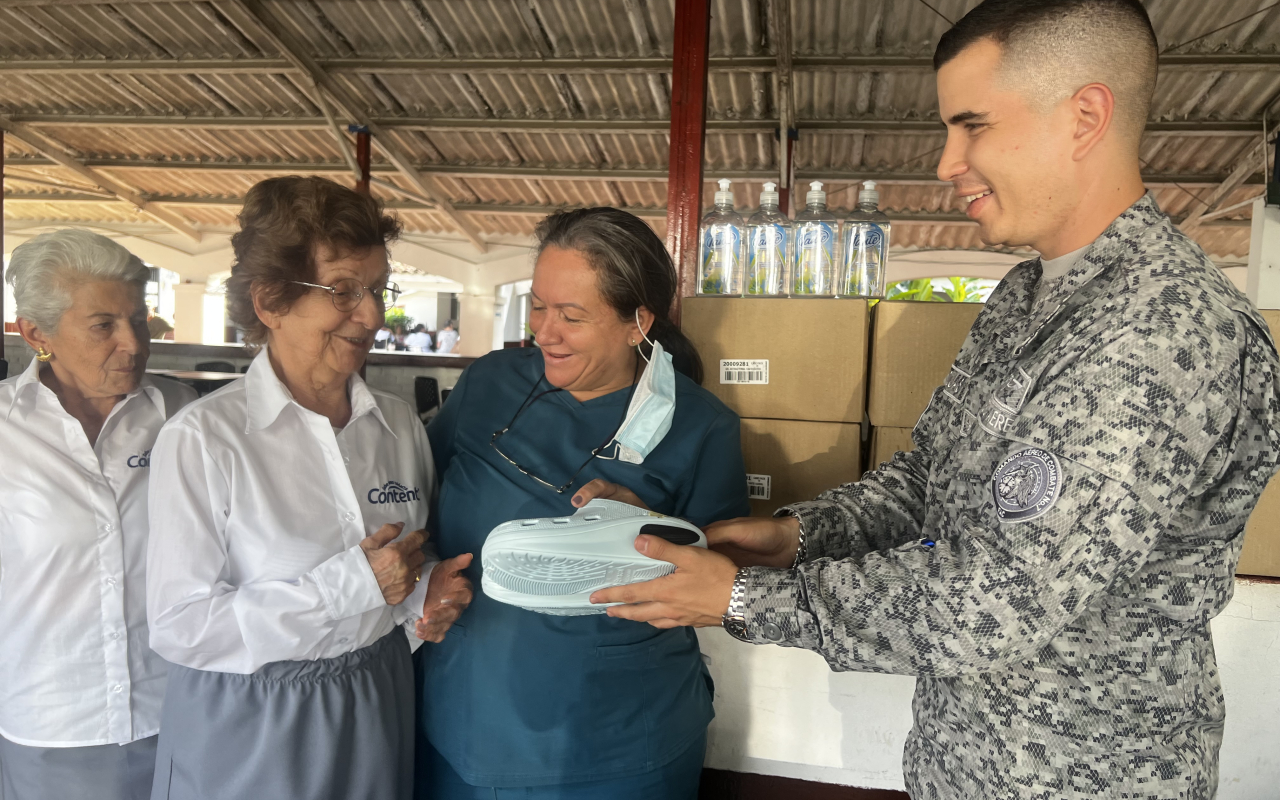 Adultos mayores de la Fundación Cottolengo reciben apoyo 