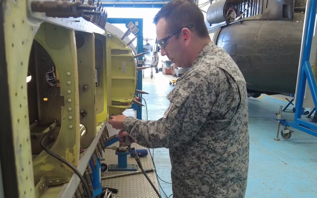 Capacidades del CACOM 5 para mantenimiento estructural de aeronaves UH-60, pioneras en Latinoamérica   