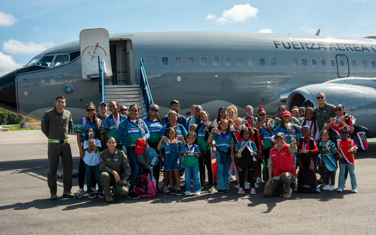 Niños campeones en patinaje regresaron a San Andrés con la Fuerza Aeroespacial Colombiana