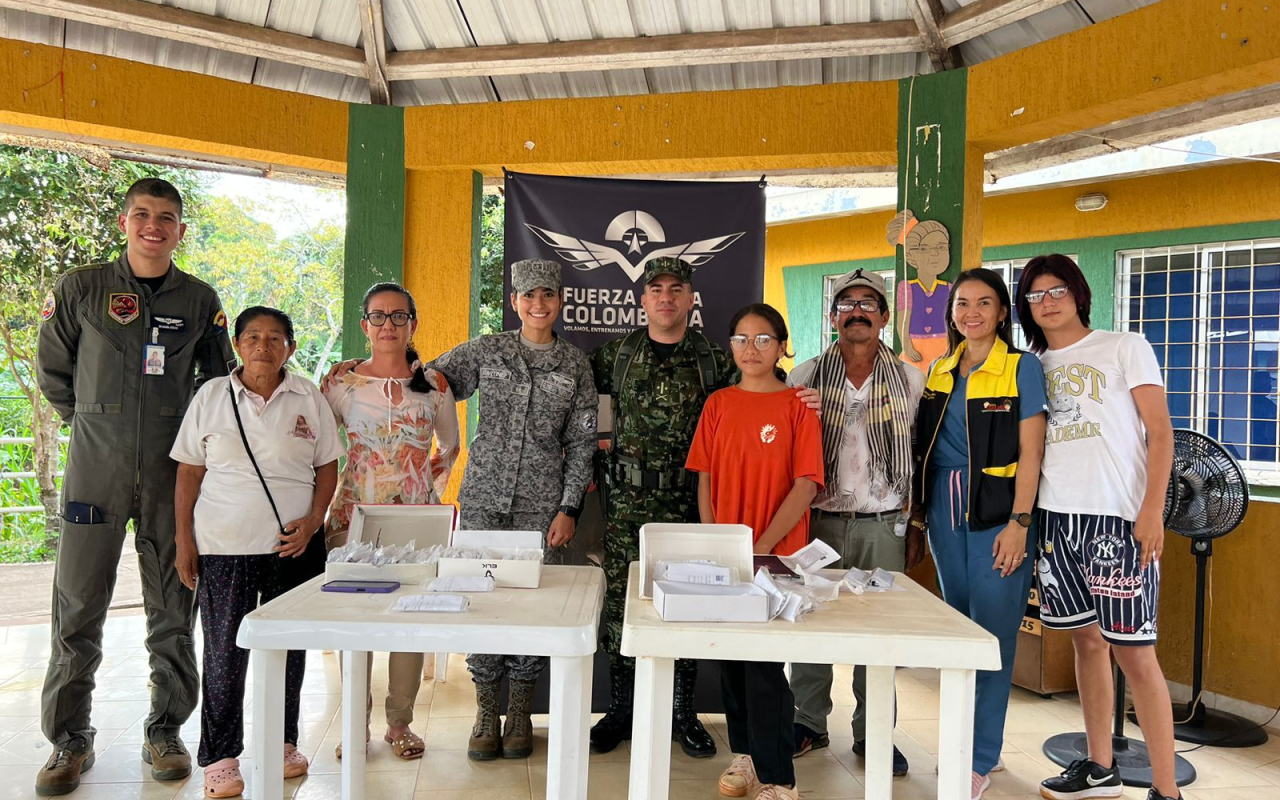 Entrega de gafas formuladas para mejorar la calidad de vida  de Cumaribenses
