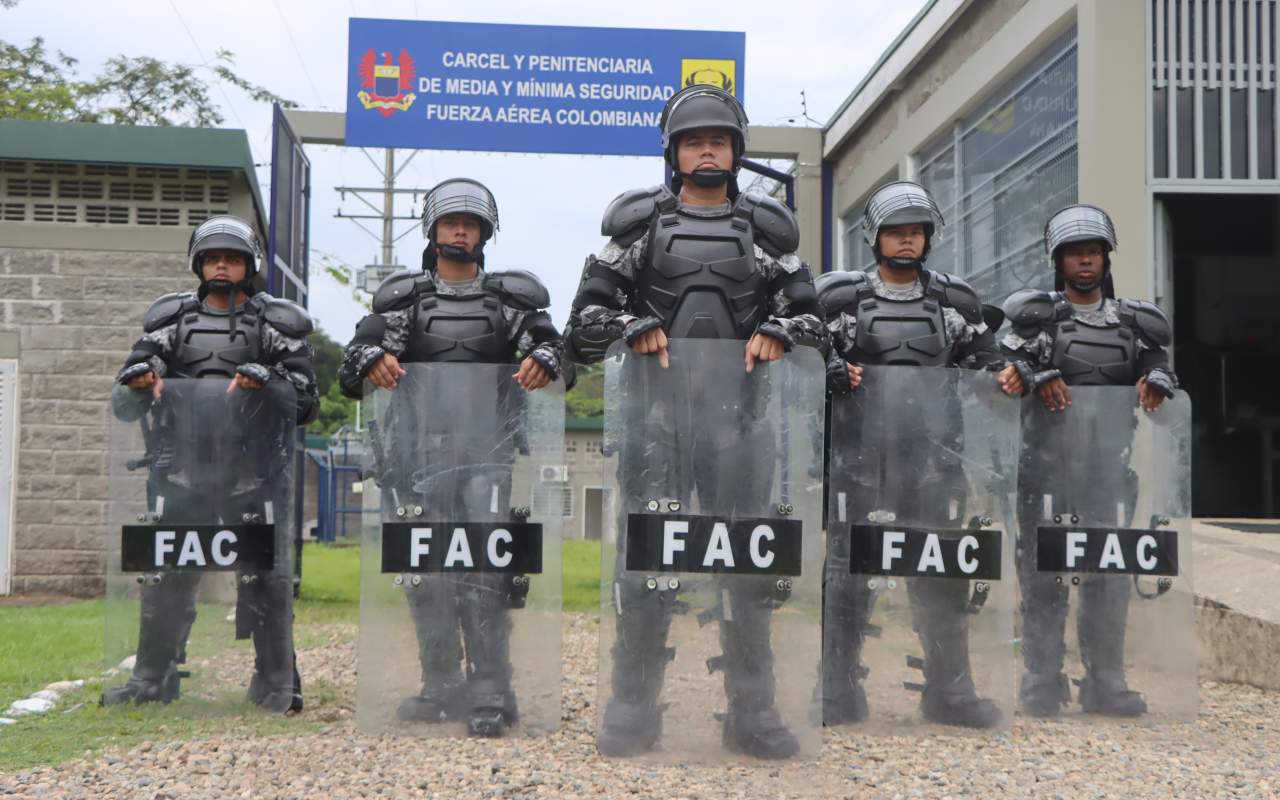 Soldados de aviación con capacidades distintivas al servicio de los colombianos