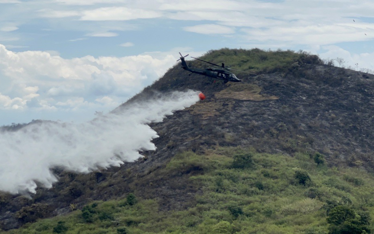 Controlado incendio forestal en Yumbo, Valle del Cauca