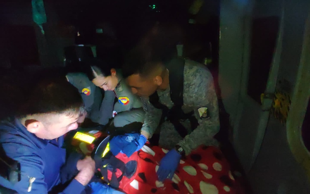 Evacuación aeromédica a padre e hijo fue realizada en un helicóptero de su Fuerza Aeroespacial 