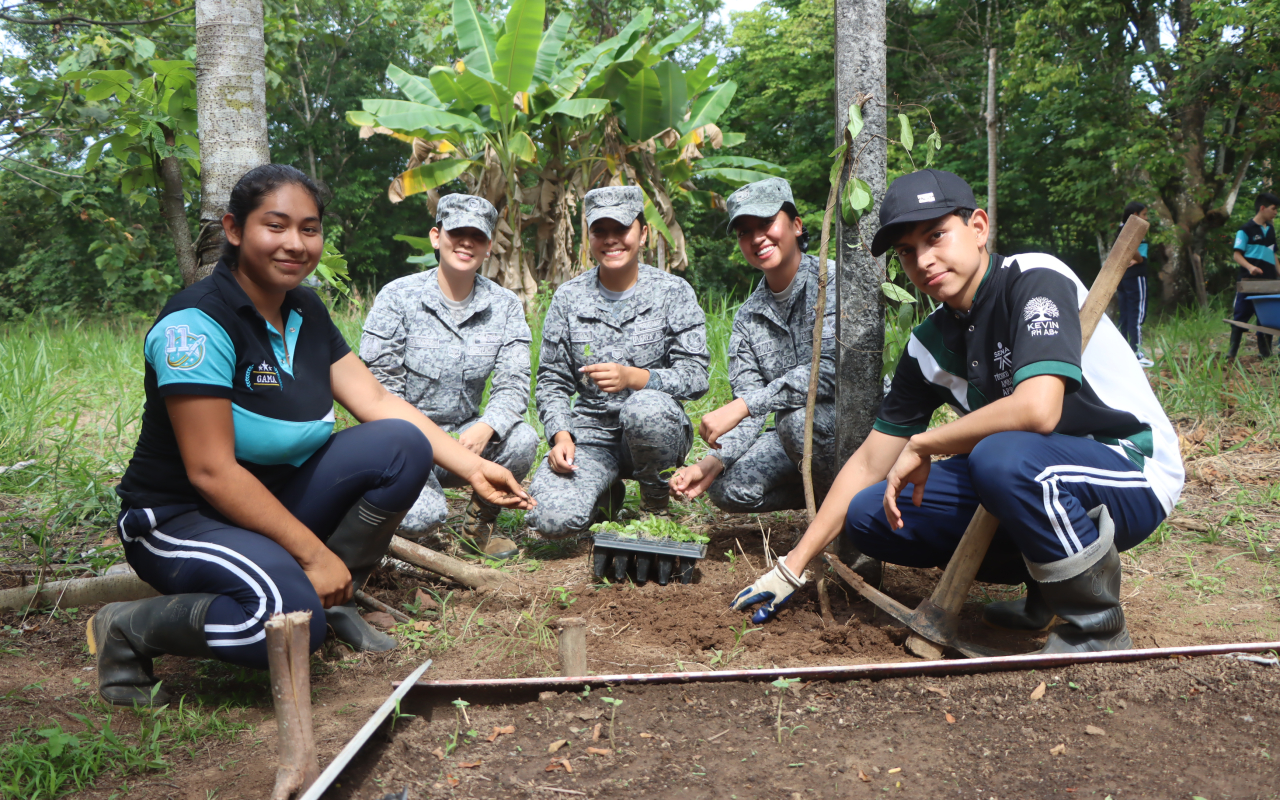 Sendero de memoria es adecuado con el apoyo de su Fuerza Aeroespacial Colombiana
