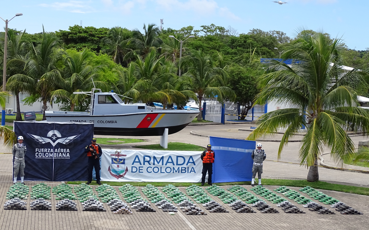 Interceptadas dos motonaves con cargamento de cocaína en el Caribe colombiano