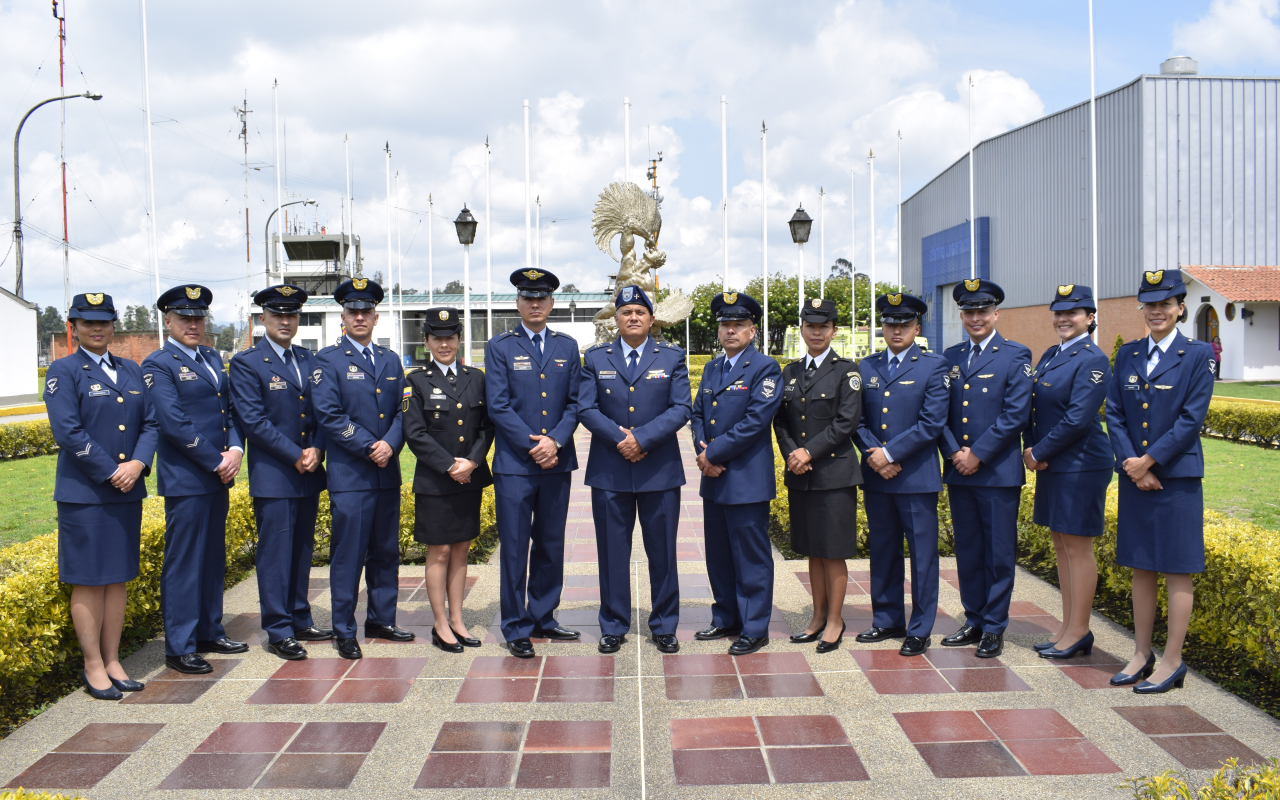 Enfermeros Caninos una capacidad médica y de bienestar de los caninos de servicio militar