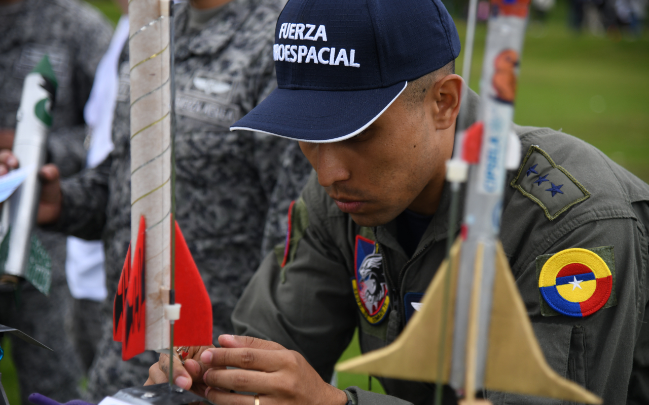 Concurso Colombiano de Cohetería Deportiva cuenta con la participación de la Fuerza Aeroespacial