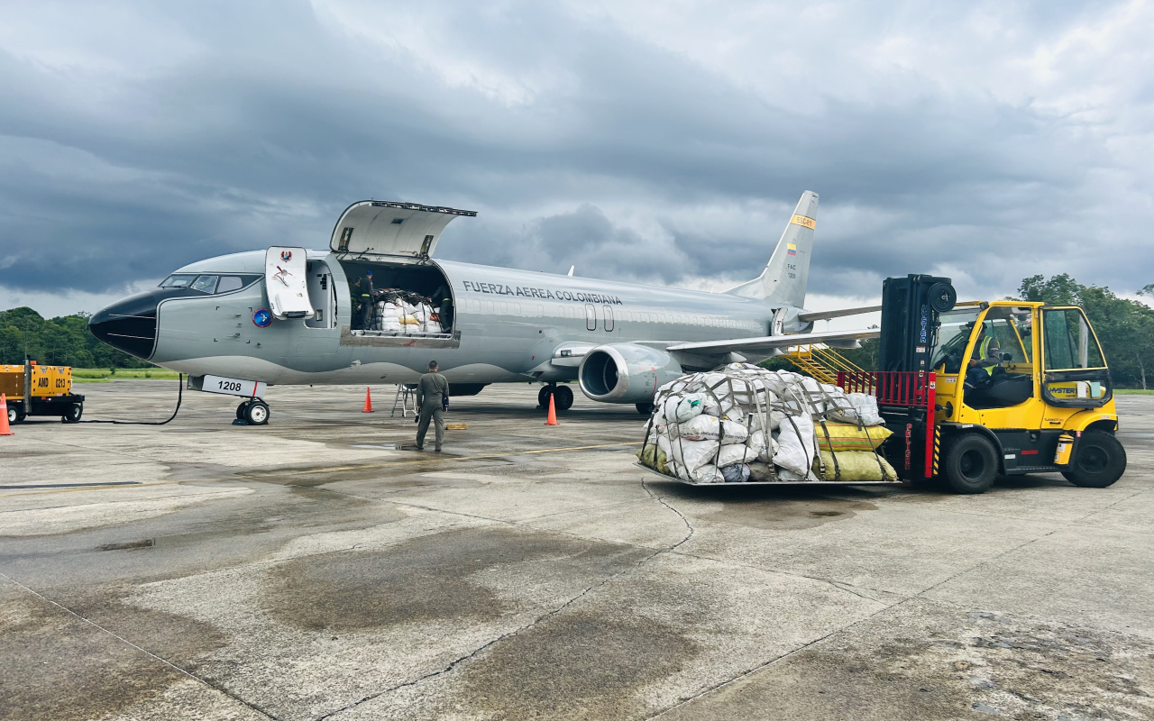 Nuevo transporte de material reciclable y de posconsumo es realizado por su Fuerza Aeroespacial Colombiana en el sur del país