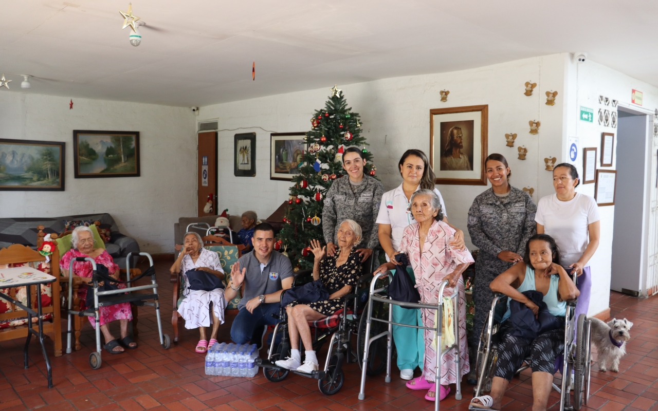 Hogar para el adulto mayor recibió el apoyo de su Fuerza Aeroespacial Colombiana