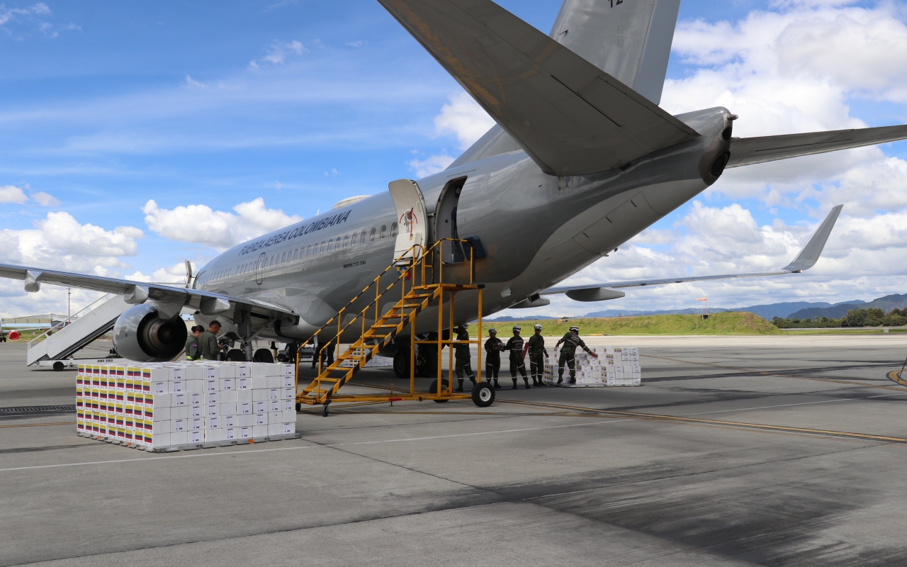 Colombia envía ayuda humanitaria a México en aeronave de la Fuerza Aeroespacial