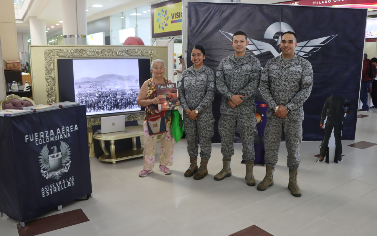 Los 104 años de la Fuerza Aeroespacial Colombiana fueron celebrados con los villavicenses