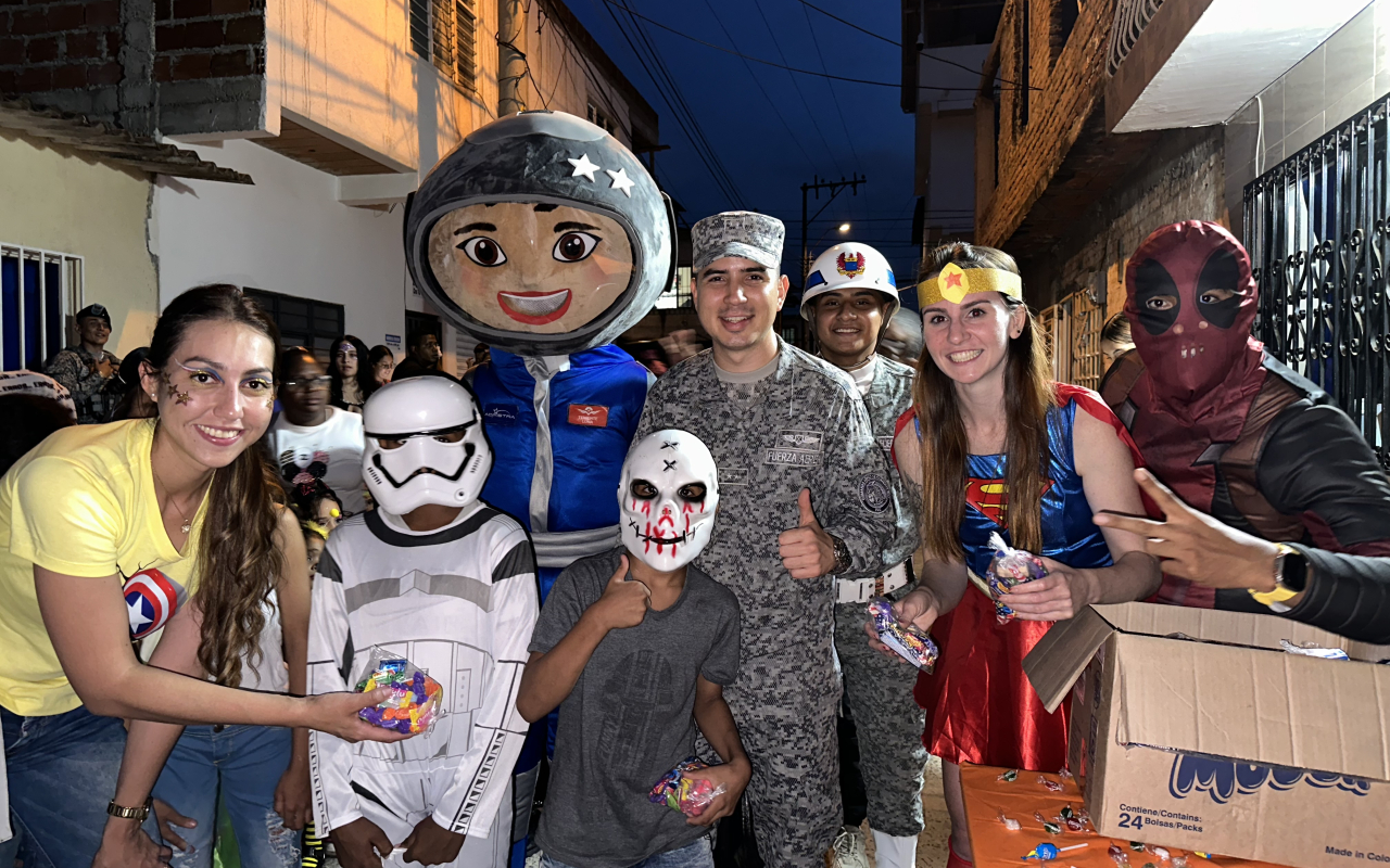 Habitantes de la Comuna 7 de Cali, celebraron el Día de los Niños junto a su Fuerza Aeroespacial Colombiana