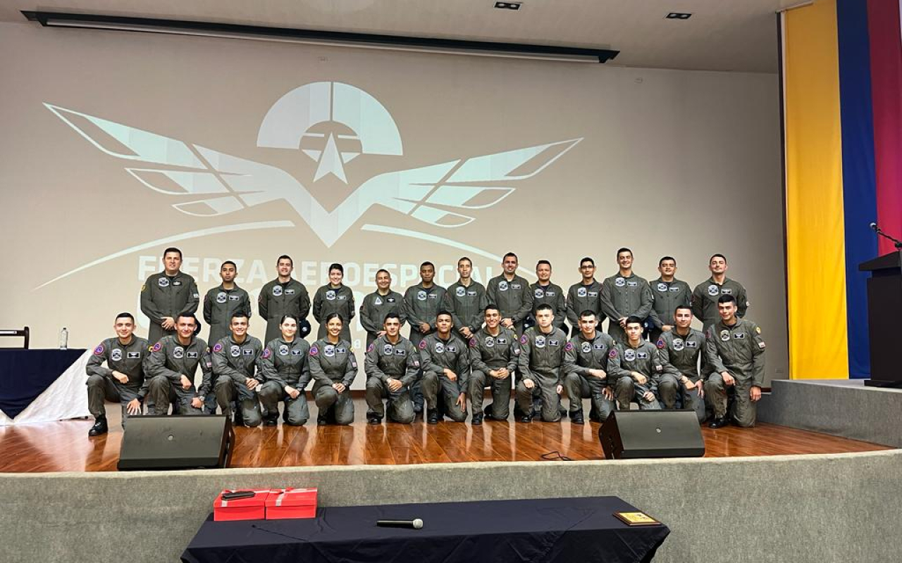 Cadetes terminan con éxito curso de vuelo primario en la aeronave CESSNA 172 Skyhawk
