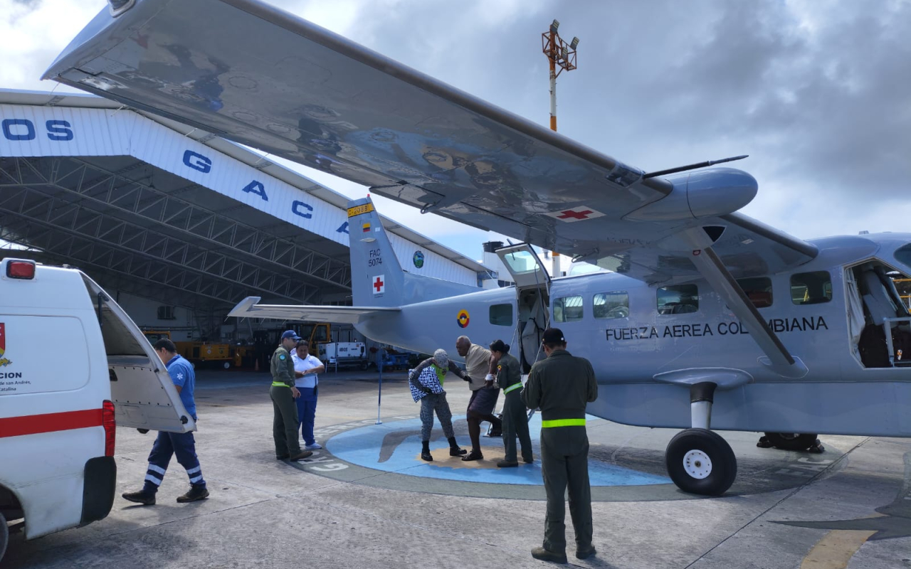 Con traslado aeromédico, su Fuerza Aeroespacial Colombina salvaguarda la salud de residente de Providencia