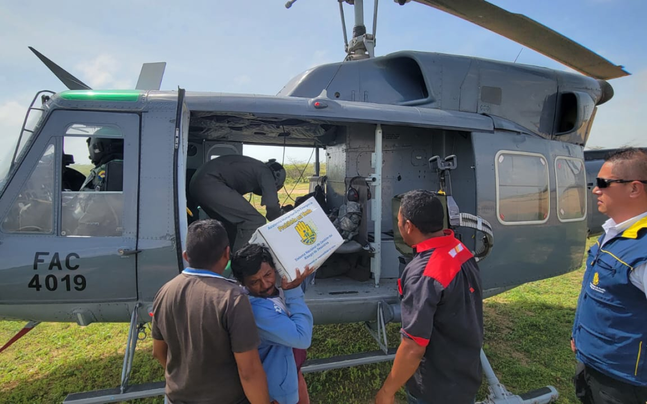 Más de tres toneladas de ayudas humanitarias fueron transportadas hacia La Guajira por su Fuerza Aeroespacial