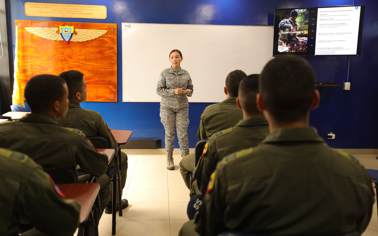 El Comando Aéreo de Mantenimiento impulsa la excelencia a través de cursos de capacitación técnica