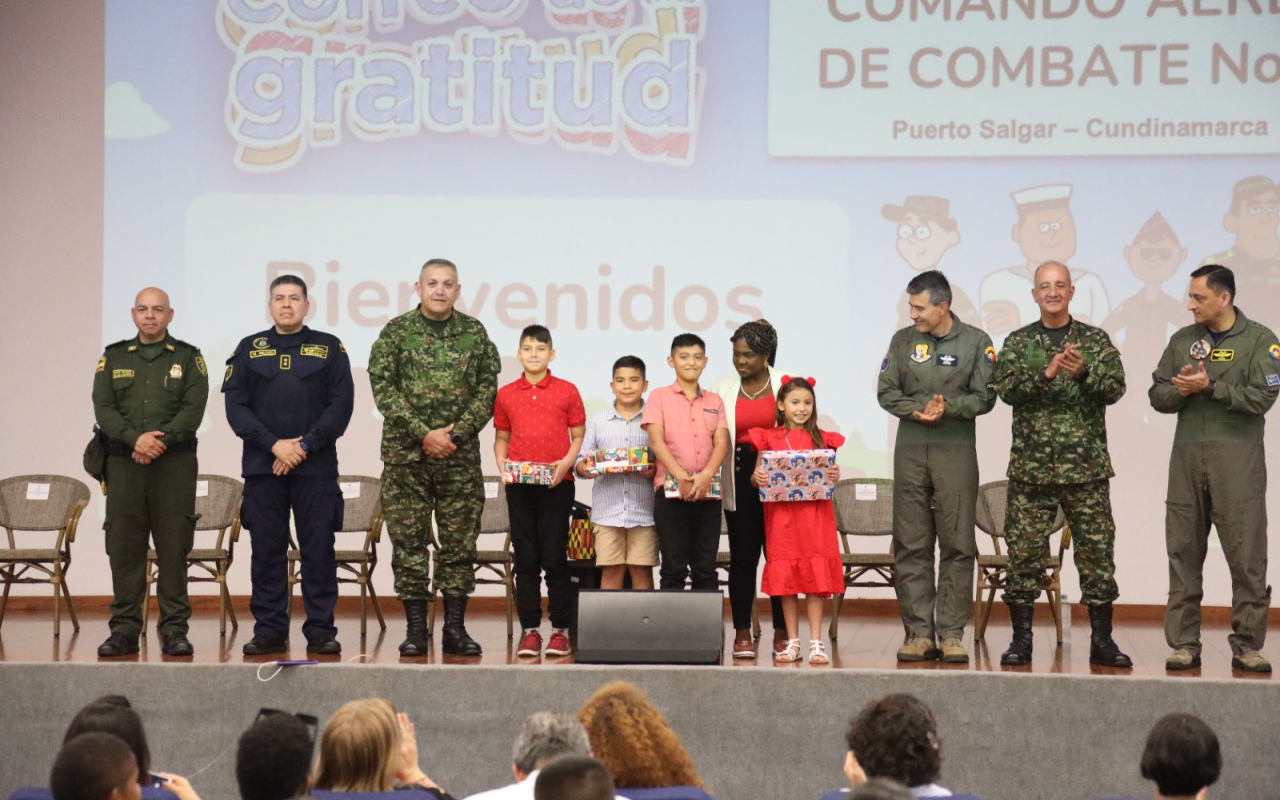 El Correo de la Gratitud llegó al Centro del país para alegrar a las Fuerzas Militares y Policia Nacional