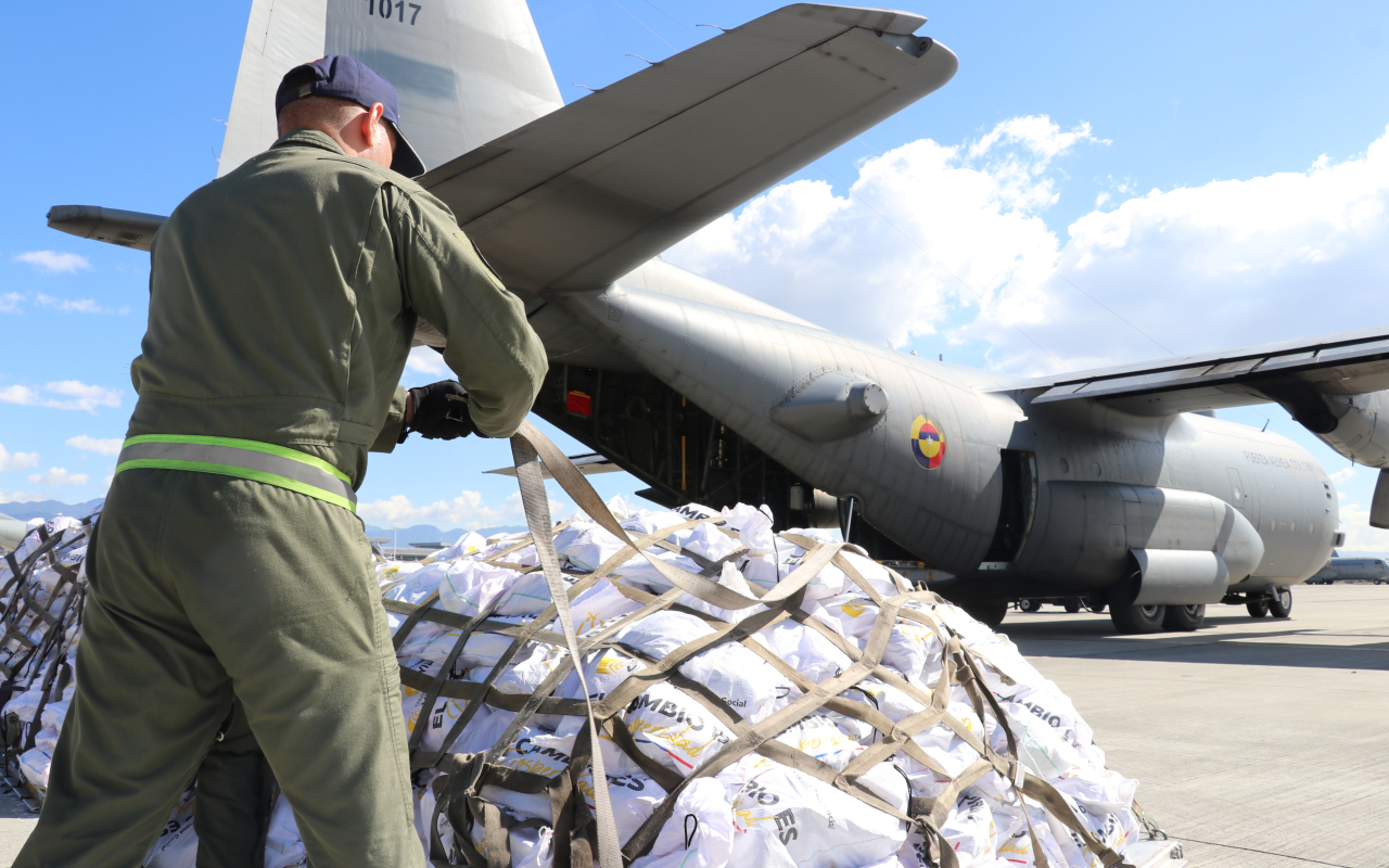 20 Toneladas de Ayuda Humanitaria son transportadas hacia el Chocó por la Fuerza Aeroespacial