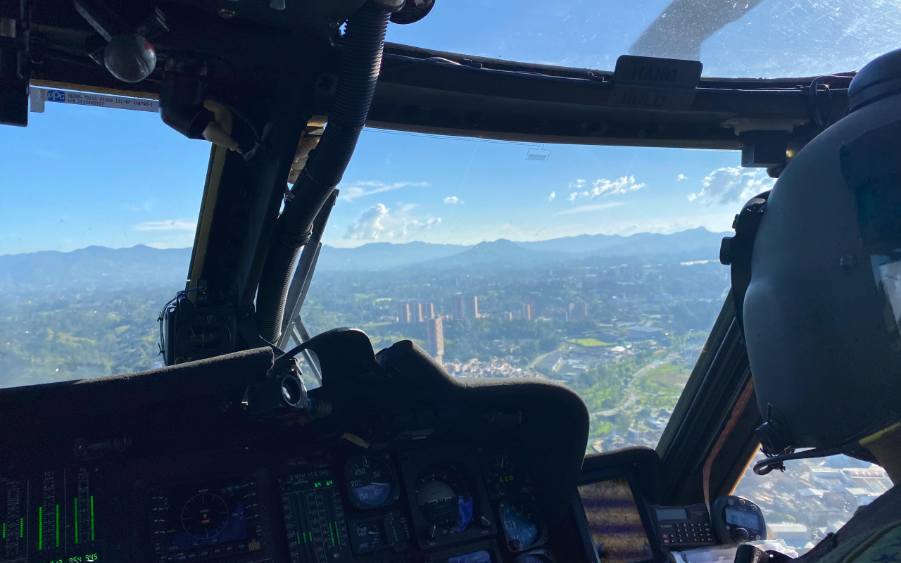 Viaje seguro, aeronaves de su Fuerza Aeroespacial custodian las vías de Antioquia, Chocó y Sur de Córdoba, este puente festivo.