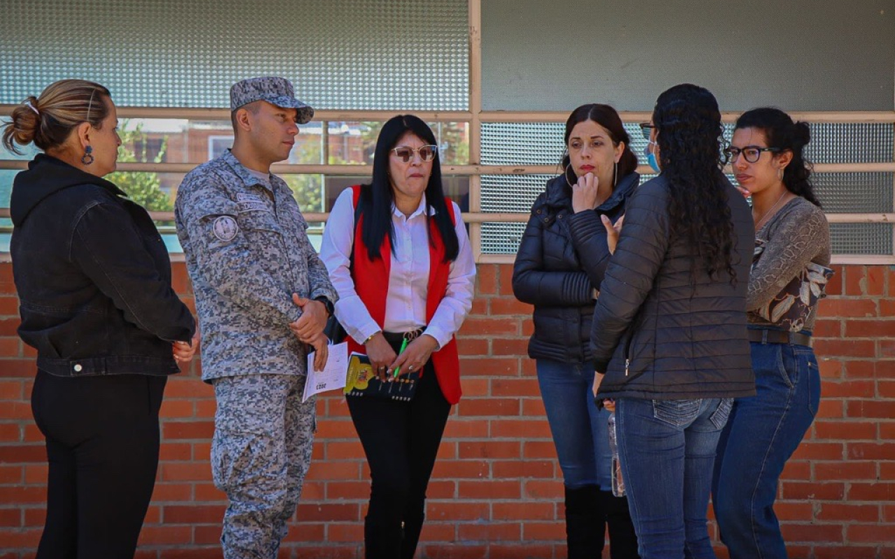 El Comando Aéreo de Mantenimiento y entidades locales unen esfuerzos para impulsar la educación en Madrid, Cundinamarca