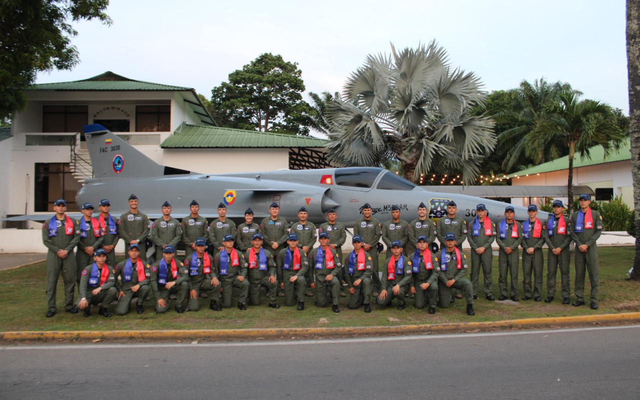 Un opita avanza con paso firme en su sueño de ser piloto militar de su Fuerza Aeroespacial Colombiana