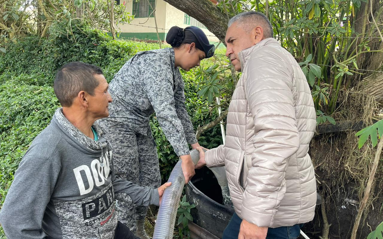 Destacada contribución del Comando Aéreo de Mantenimiento durante la crisis de desabastecimiento de agua