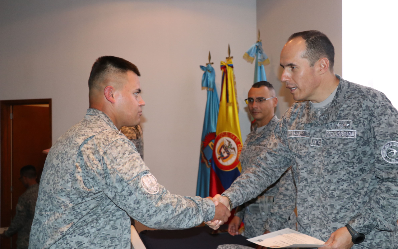 11 soldados culminan su Servicio Militar en CATAM , 18 meses de lealtad y compromiso