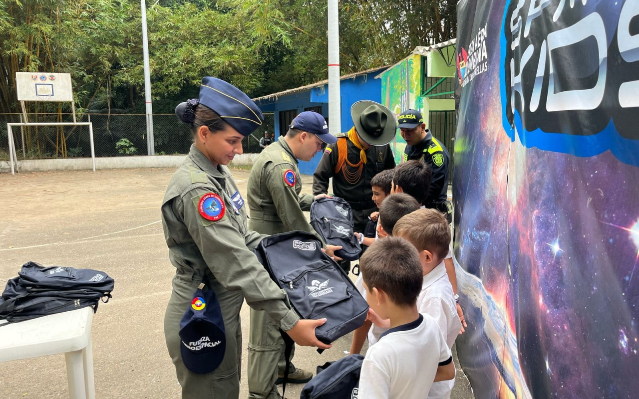 En el inicio de clases, kits escolares fueron entregados en tres veredas de Puerto Salgar, Cundinamarca