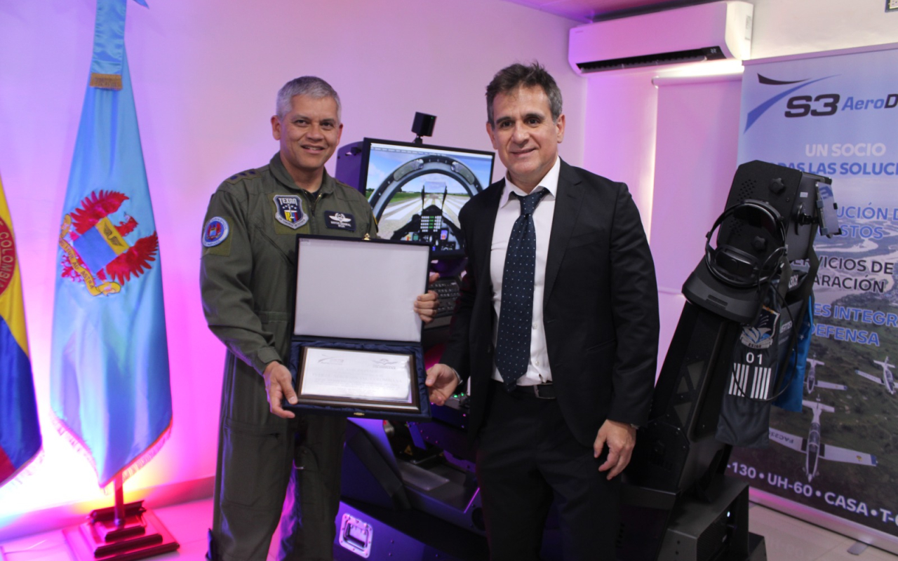 Simuladores de realidad virtual aumentada llegan para entrenar a los pilotos militares de su Fuerza Aeroespacial Colombiana
