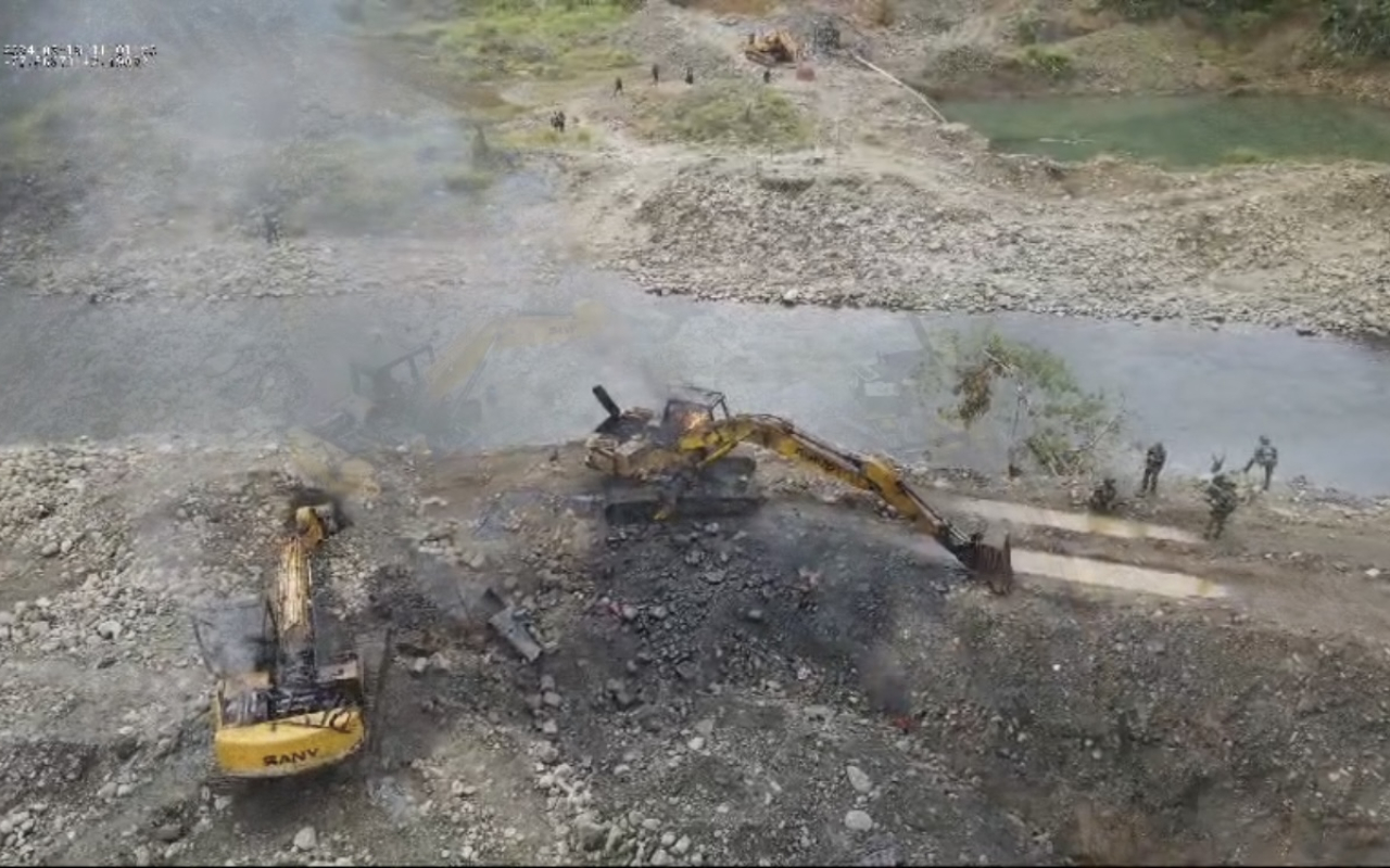 Maquinaria amarilla empleada para delitos ambientales fue inutilizada en el departamento del Cauca